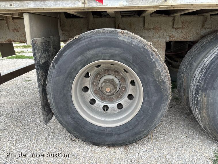 image for item DZ4590 2001 Wilson PSAL-303P livestock trailer