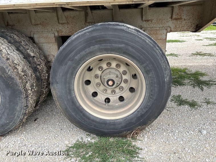 image for item DZ4590 2001 Wilson PSAL-303P livestock trailer