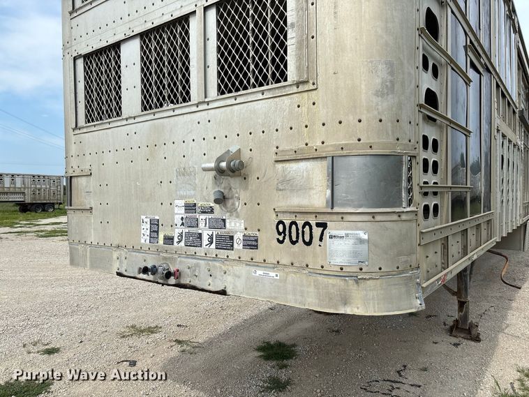 image for item DZ4591 2001 Wilson PSAL-303P livestock trailer