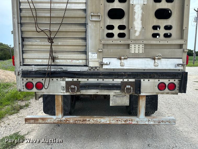 image for item DZ4591 2001 Wilson PSAL-303P livestock trailer