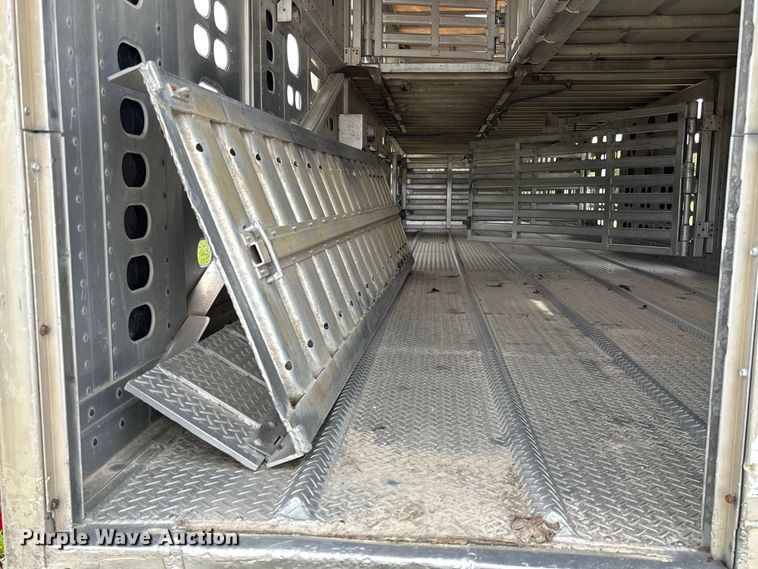 image for item DZ4591 2001 Wilson PSAL-303P livestock trailer