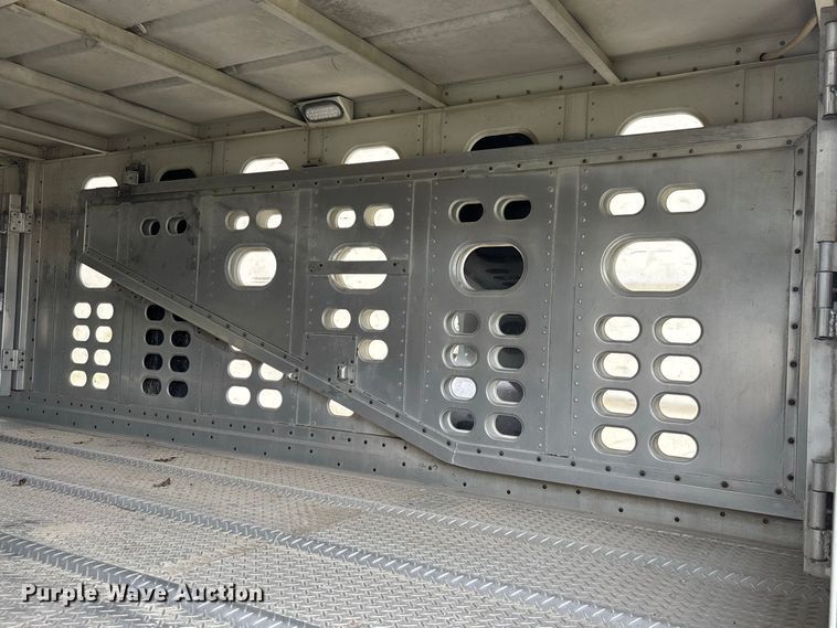 image for item DZ4591 2001 Wilson PSAL-303P livestock trailer