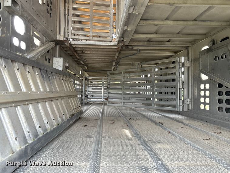 image for item DZ4591 2001 Wilson PSAL-303P livestock trailer