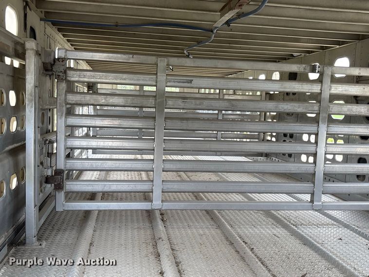 image for item DZ4591 2001 Wilson PSAL-303P livestock trailer
