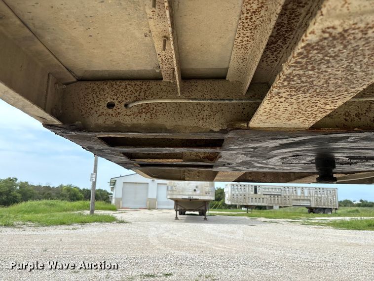 image for item DZ4591 2001 Wilson PSAL-303P livestock trailer