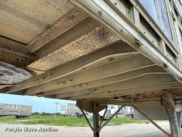 image for item DZ4591 2001 Wilson PSAL-303P livestock trailer
