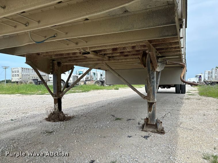 image for item DZ4591 2001 Wilson PSAL-303P livestock trailer