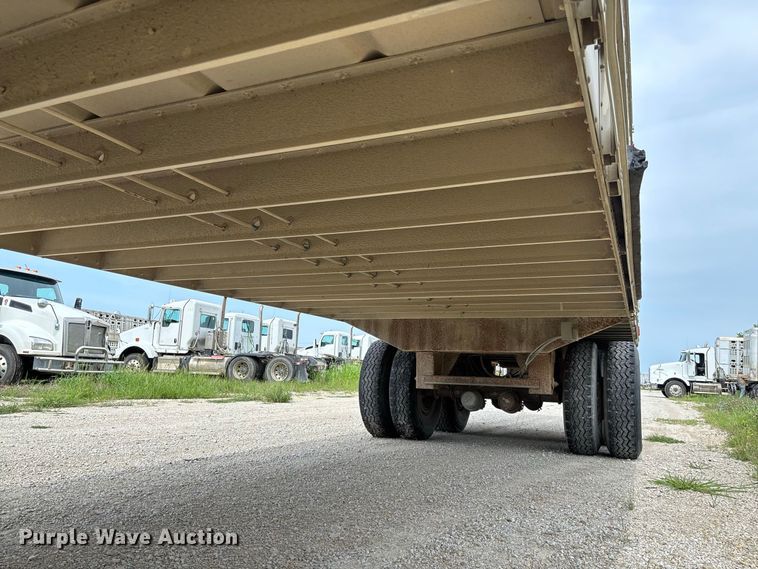 image for item DZ4591 2001 Wilson PSAL-303P livestock trailer