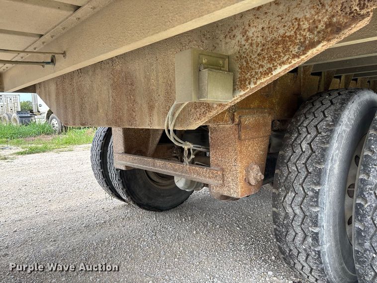 image for item DZ4591 2001 Wilson PSAL-303P livestock trailer