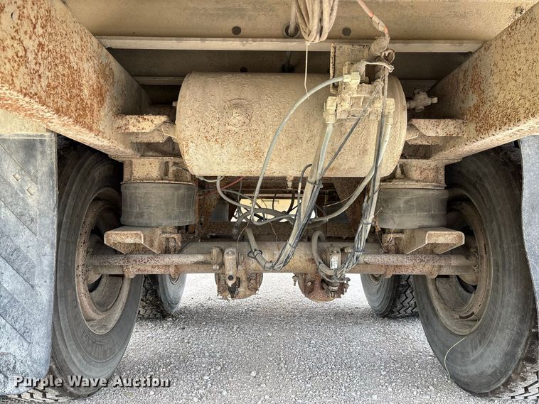 image for item DZ4591 2001 Wilson PSAL-303P livestock trailer