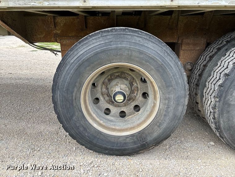 image for item DZ4591 2001 Wilson PSAL-303P livestock trailer