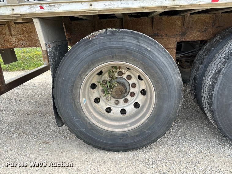 image for item DZ4591 2001 Wilson PSAL-303P livestock trailer