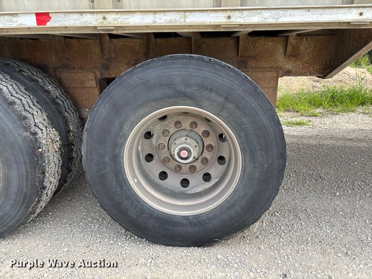 image for item DZ4591 2001 Wilson PSAL-303P livestock trailer