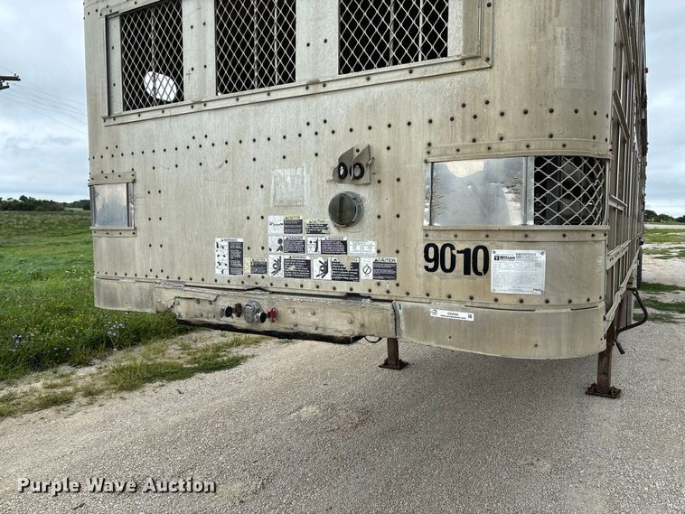 image for item DZ4592 2001 Wilson PSAL-303P livestock trailer