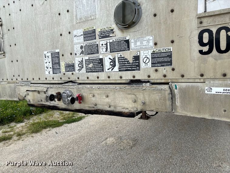 image for item DZ4592 2001 Wilson PSAL-303P livestock trailer