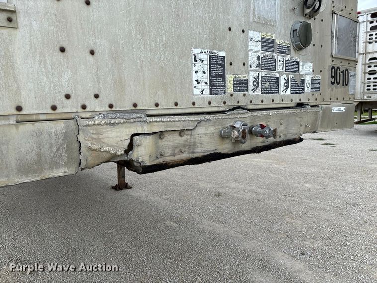 image for item DZ4592 2001 Wilson PSAL-303P livestock trailer