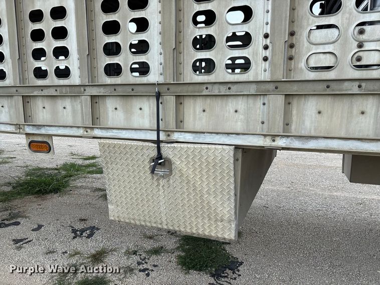 image for item DZ4592 2001 Wilson PSAL-303P livestock trailer