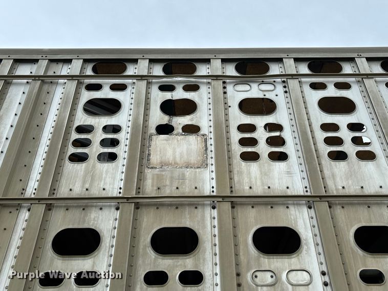 image for item DZ4592 2001 Wilson PSAL-303P livestock trailer