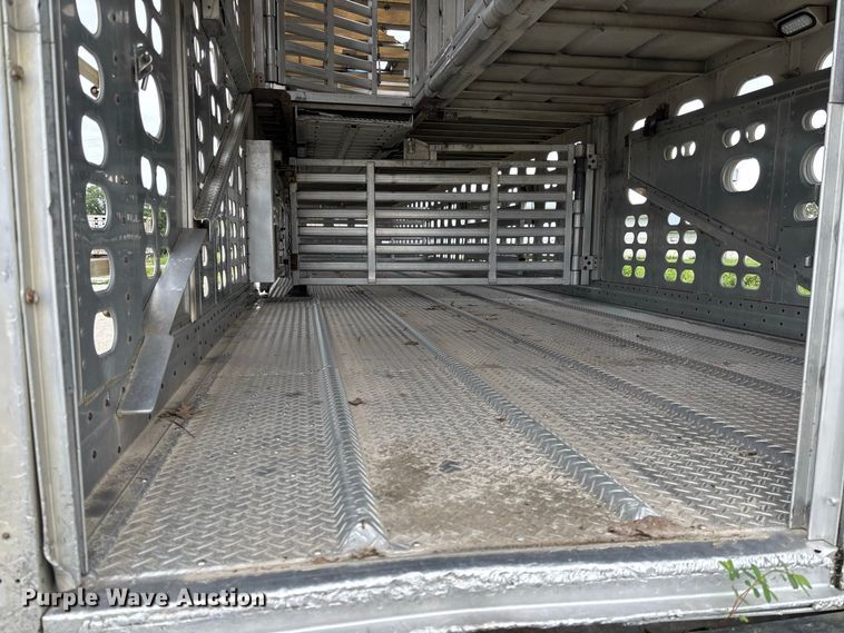 image for item DZ4592 2001 Wilson PSAL-303P livestock trailer