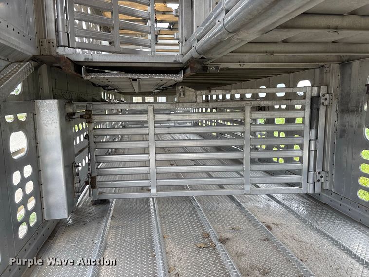 image for item DZ4592 2001 Wilson PSAL-303P livestock trailer
