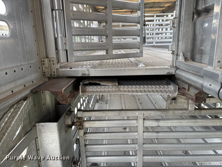 image for item DZ4592 2001 Wilson PSAL-303P livestock trailer