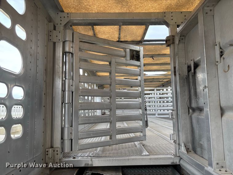 image for item DZ4592 2001 Wilson PSAL-303P livestock trailer