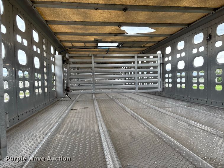 image for item DZ4592 2001 Wilson PSAL-303P livestock trailer