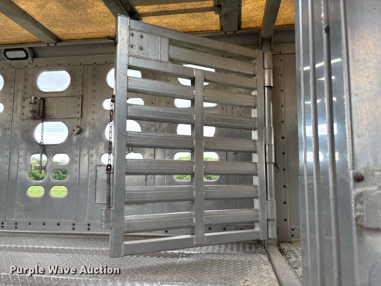 image for item DZ4592 2001 Wilson PSAL-303P livestock trailer