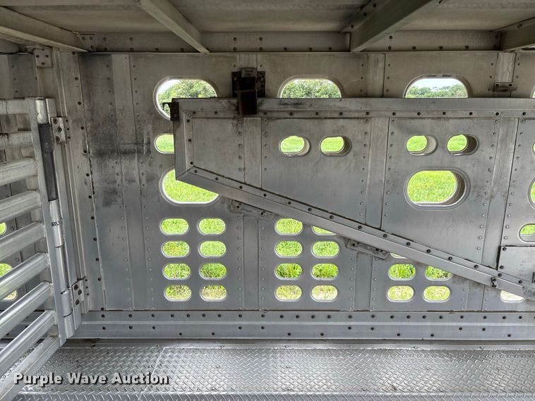 image for item DZ4592 2001 Wilson PSAL-303P livestock trailer