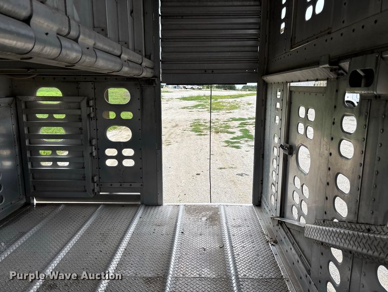 image for item DZ4592 2001 Wilson PSAL-303P livestock trailer