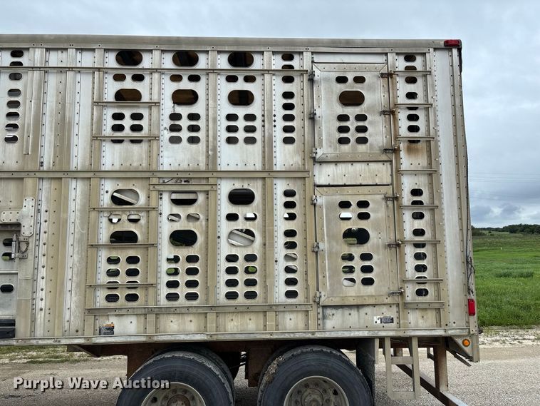 image for item DZ4592 2001 Wilson PSAL-303P livestock trailer