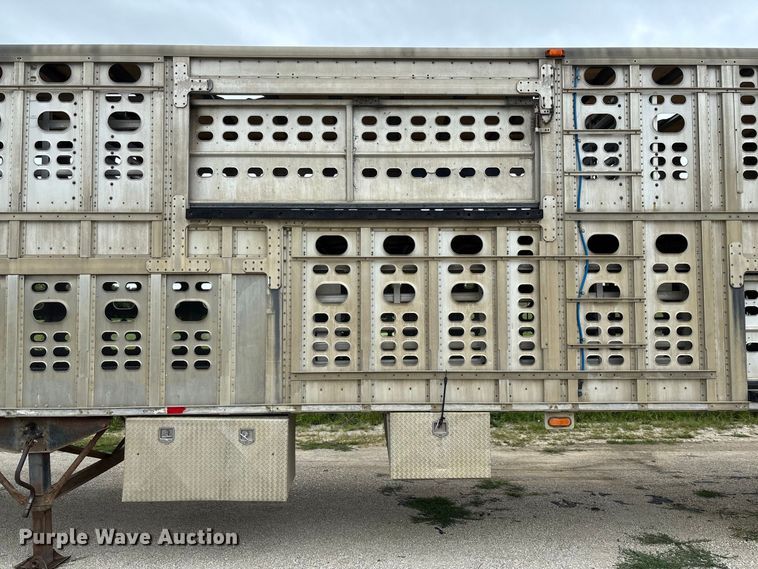 image for item DZ4592 2001 Wilson PSAL-303P livestock trailer