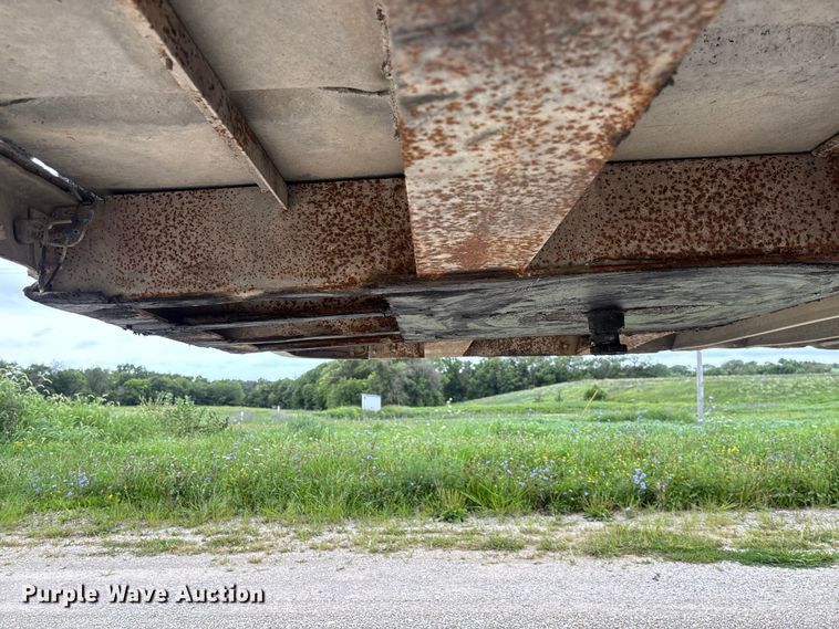 image for item DZ4592 2001 Wilson PSAL-303P livestock trailer