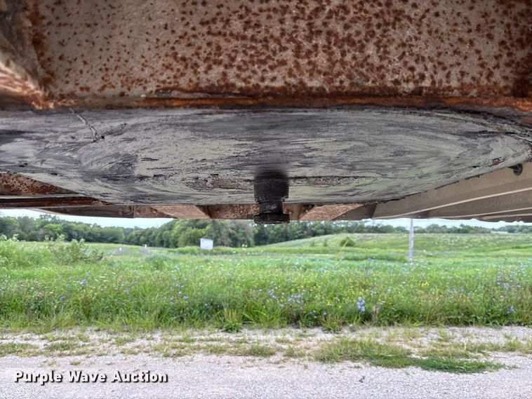 image for item DZ4592 2001 Wilson PSAL-303P livestock trailer