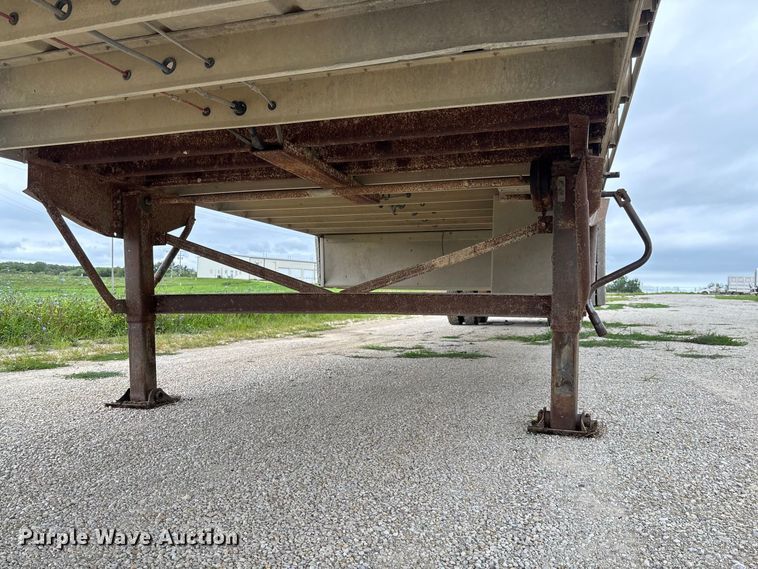 image for item DZ4592 2001 Wilson PSAL-303P livestock trailer
