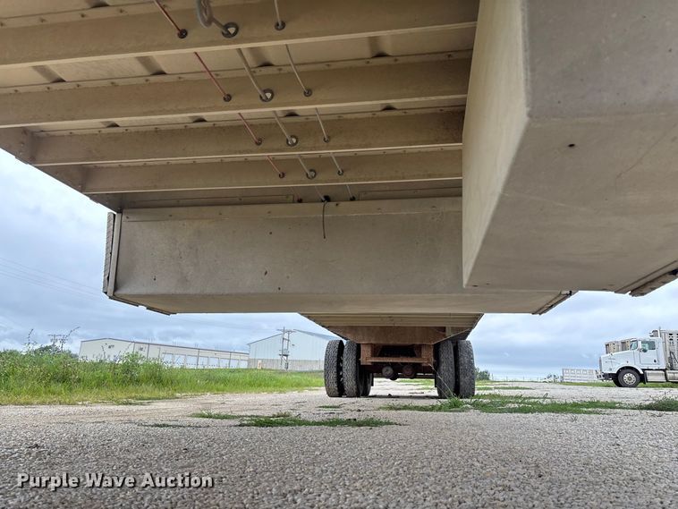 image for item DZ4592 2001 Wilson PSAL-303P livestock trailer