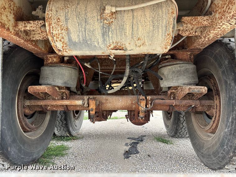 image for item DZ4592 2001 Wilson PSAL-303P livestock trailer