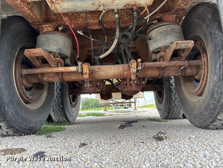 image for item DZ4592 2001 Wilson PSAL-303P livestock trailer