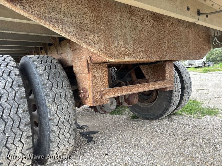 image for item DZ4592 2001 Wilson PSAL-303P livestock trailer