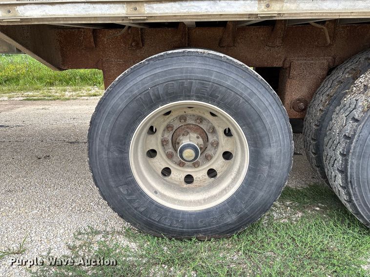 image for item DZ4592 2001 Wilson PSAL-303P livestock trailer