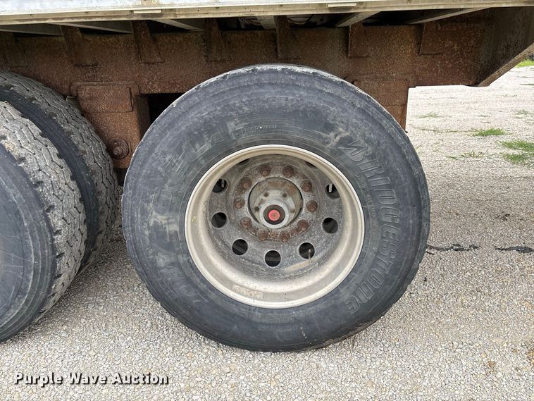 image for item DZ4592 2001 Wilson PSAL-303P livestock trailer