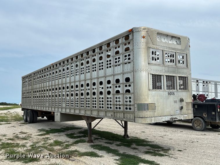 image for item DZ4593 2001 Wilson PSAL-303P livestock trailer