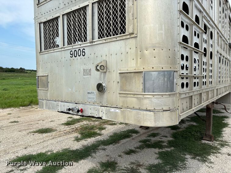 image for item DZ4593 2001 Wilson PSAL-303P livestock trailer