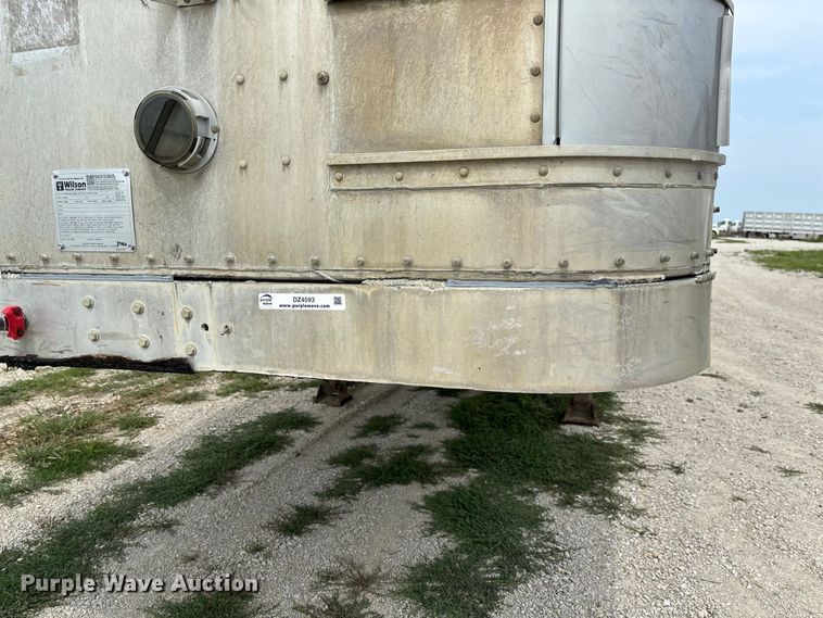 image for item DZ4593 2001 Wilson PSAL-303P livestock trailer