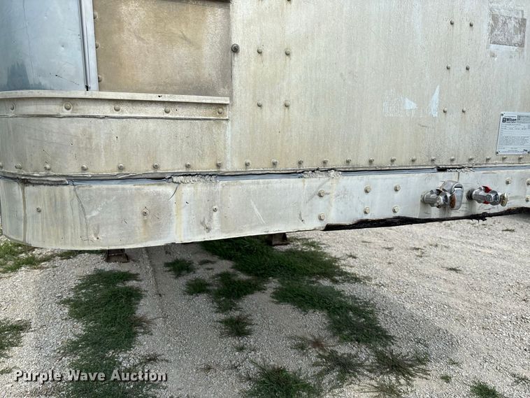 image for item DZ4593 2001 Wilson PSAL-303P livestock trailer