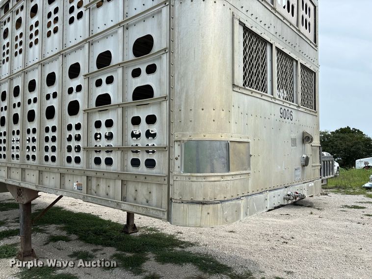 image for item DZ4593 2001 Wilson PSAL-303P livestock trailer