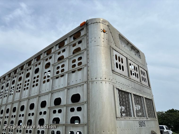 image for item DZ4593 2001 Wilson PSAL-303P livestock trailer