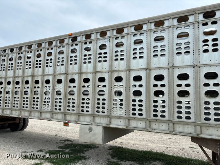 image for item DZ4593 2001 Wilson PSAL-303P livestock trailer