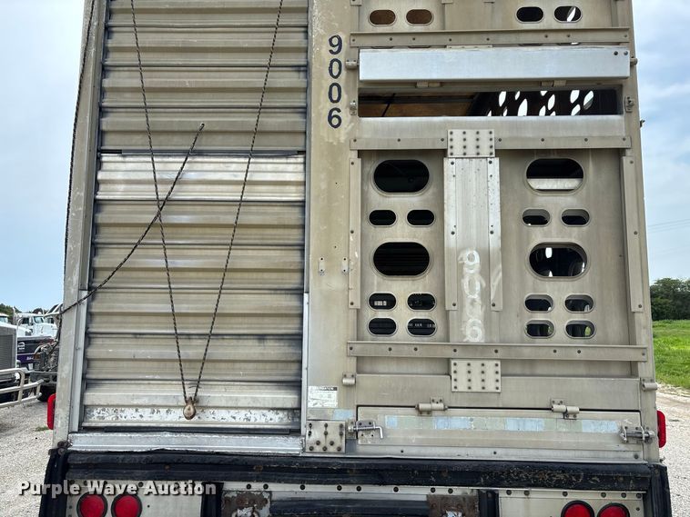 image for item DZ4593 2001 Wilson PSAL-303P livestock trailer