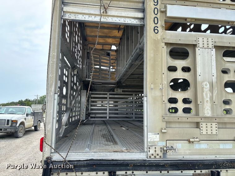 image for item DZ4593 2001 Wilson PSAL-303P livestock trailer